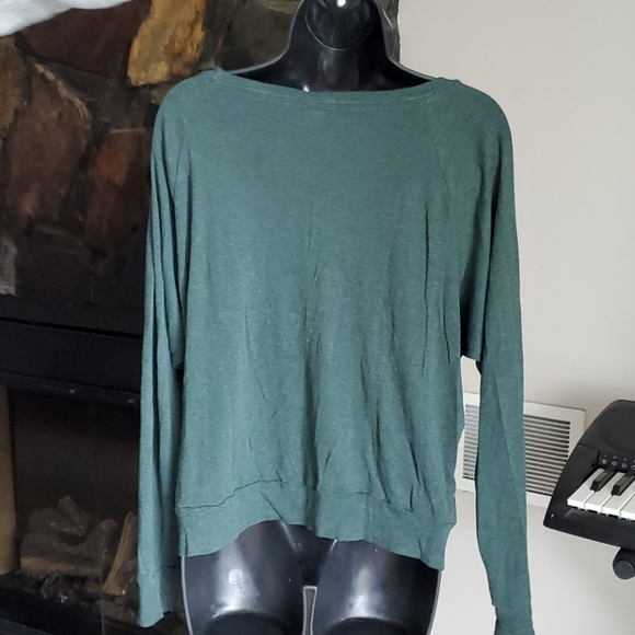 Long sleeve aritzia top - Picture 2 of 2